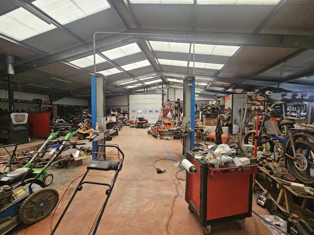Hangar de 2017 aménagé, isolé et chauffé de 550m2