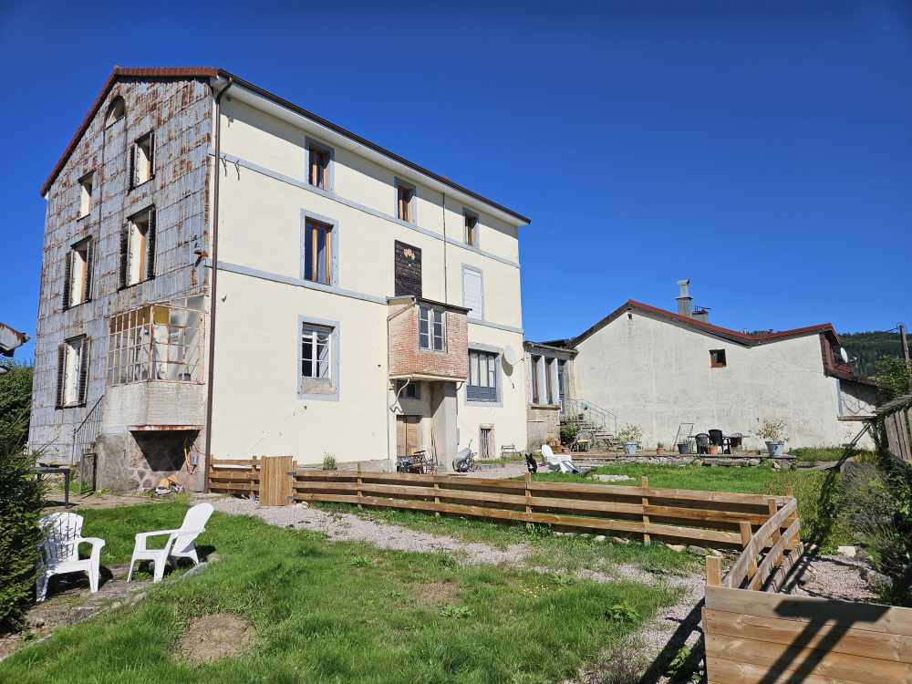 Propriété avec gîte et dépendances